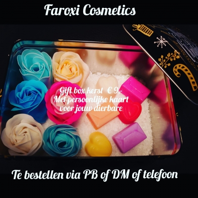 Giftset Kerst blik 6 rozen 6 fawaxjes (mix) Giftset Kerst blik 6 rozen 6 fawaxjes (mix)